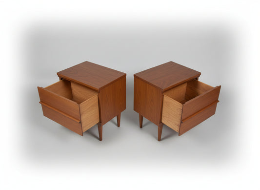 Pair of Refinished 1960s Mid-Century Modern Walnut Nightstands